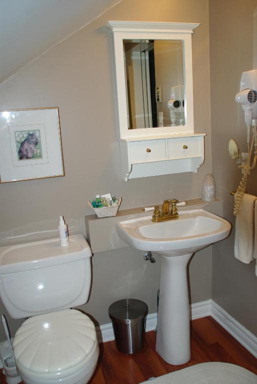 Angel House Bed And Breakfast Creemore Room photo